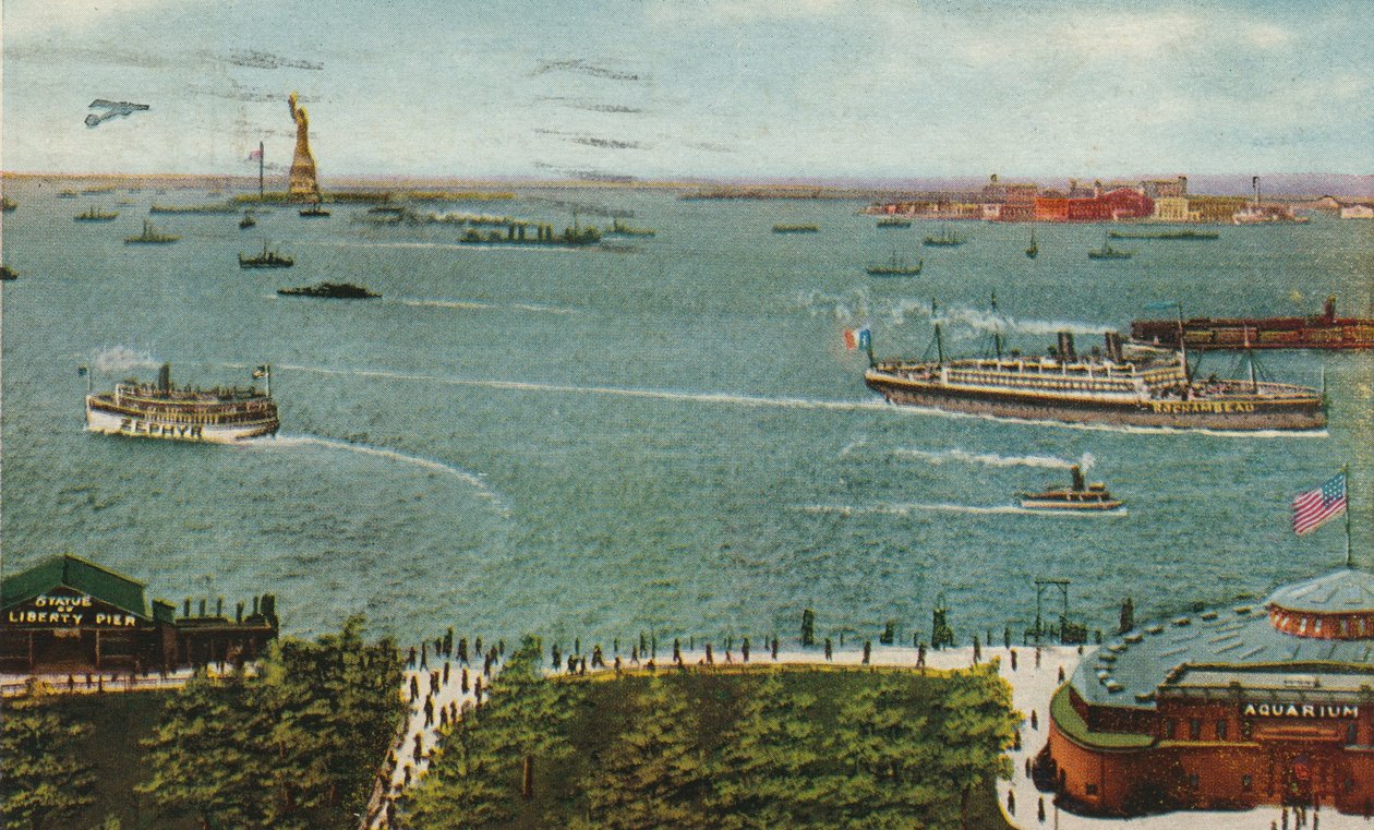 纽约炮台的海港，展示自由女神像和埃利斯岛，约建于1910年 作者 美国学校