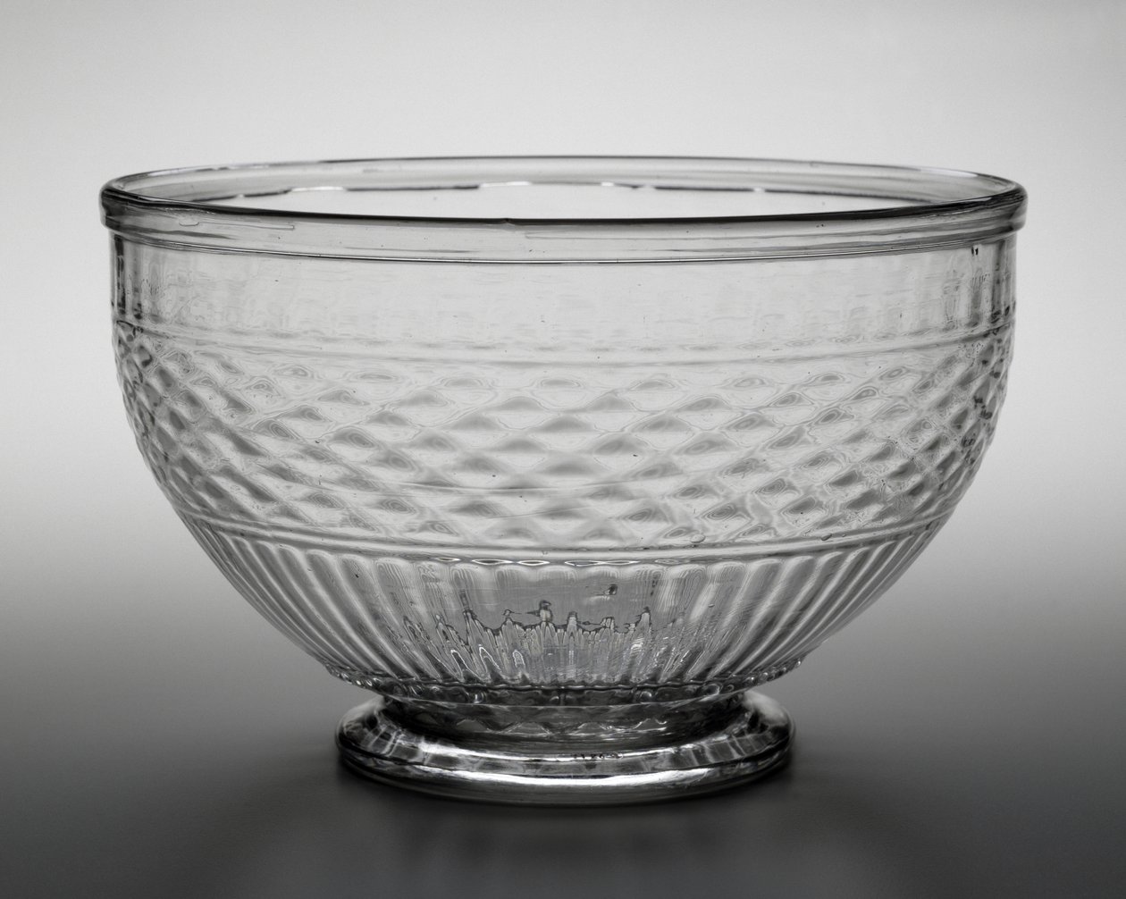 打孔碗c。 1820-1840（铅玻璃） 作者 美国学校