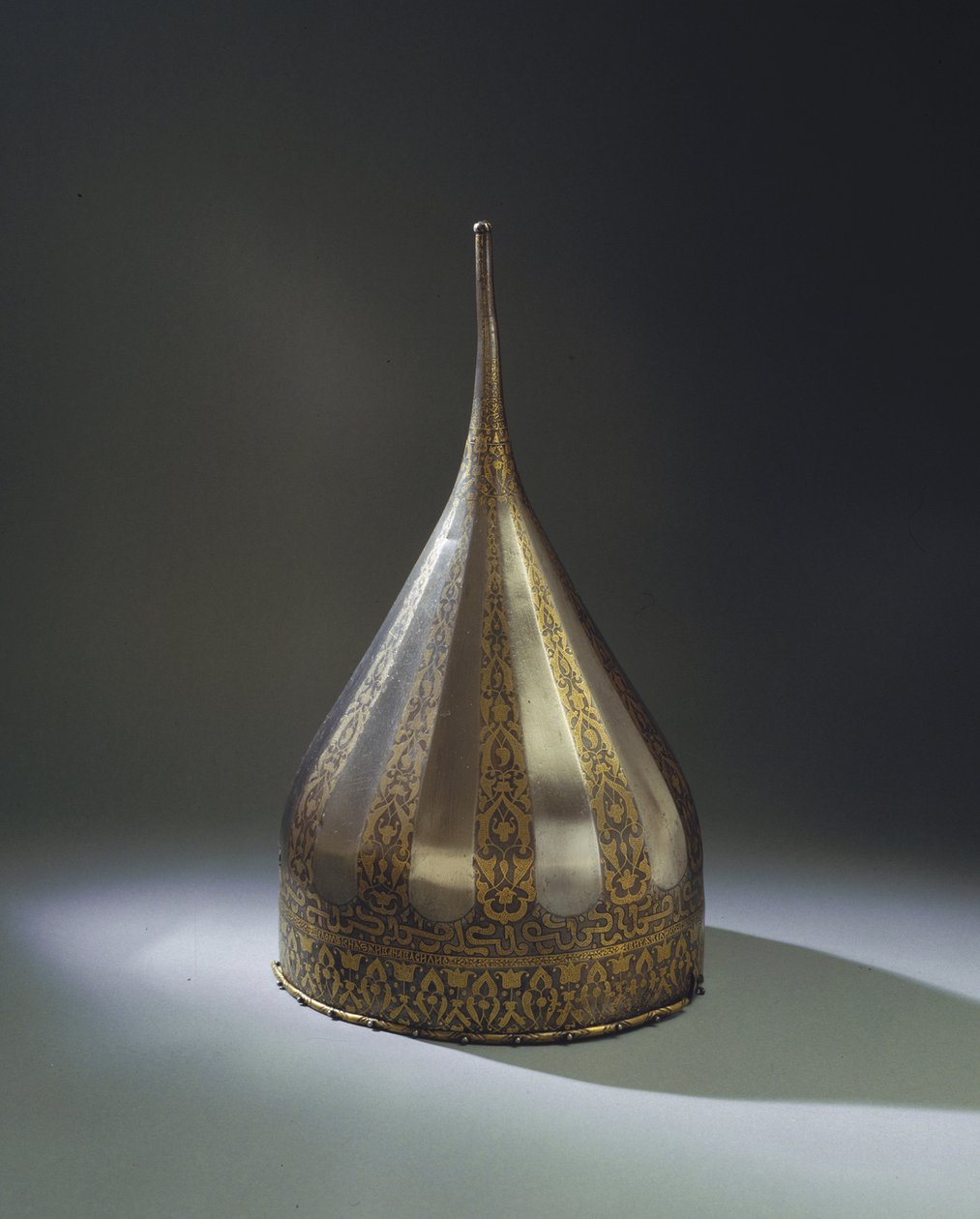 沙皇伊凡四世的头盔，1547年之前 作者 古代俄罗斯艺术