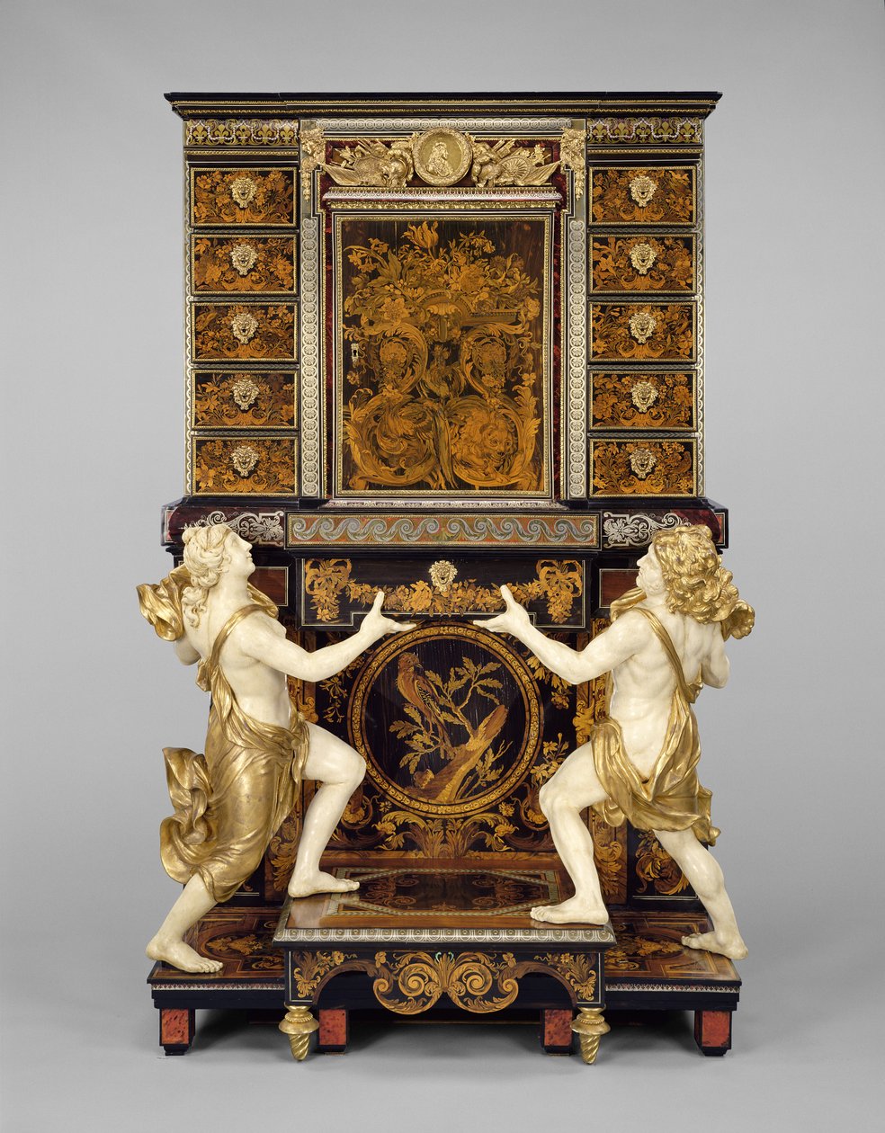 Jean Varin，c.1675-80（橡木镶嵌有锡，黄铜，龟壳，角，黑檀木，象牙和木材镶嵌物）上的内阁与奖章 作者 安德烈·查尔斯·布勒