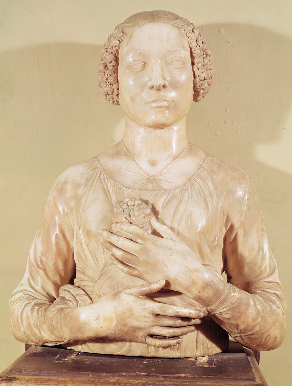 一束花的女人，c.1475-80（大理石） 作者 安德里亚·德尔·弗罗基基奥