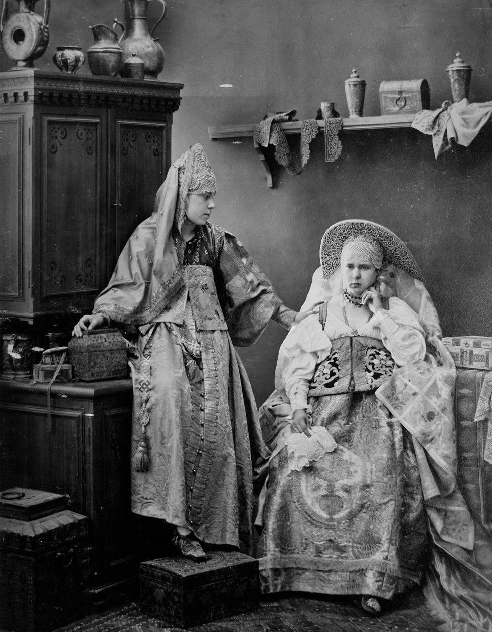 身着俄罗斯服装的女孩，c1870s-c1880s。 作者 安德烈·奥西波维奇·卡列林