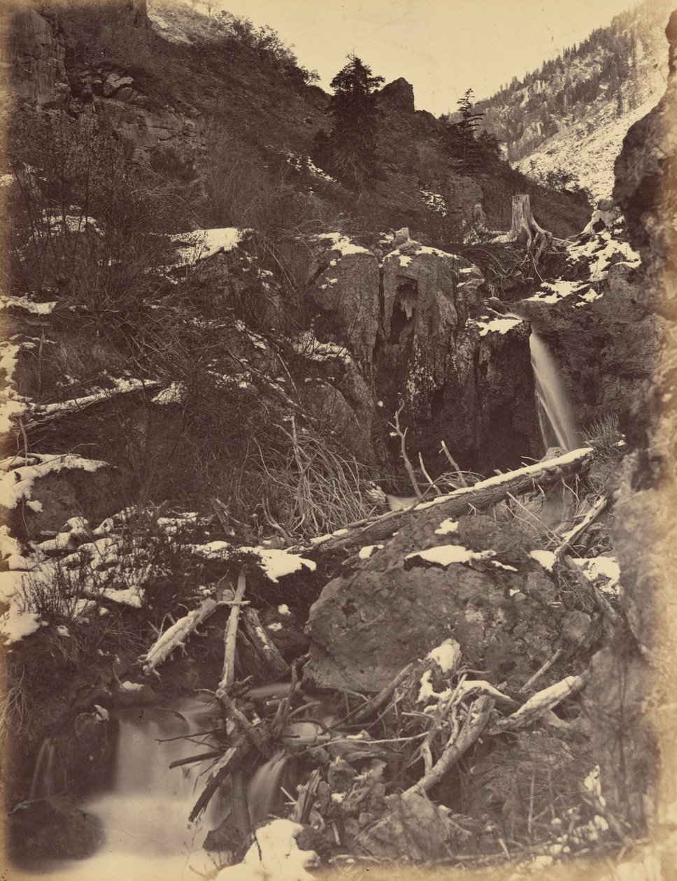 图版 46.City Creek Canon，City Creek 瀑布附近，1869 年（照片） 作者 安德鲁·约瑟夫·拉塞尔
