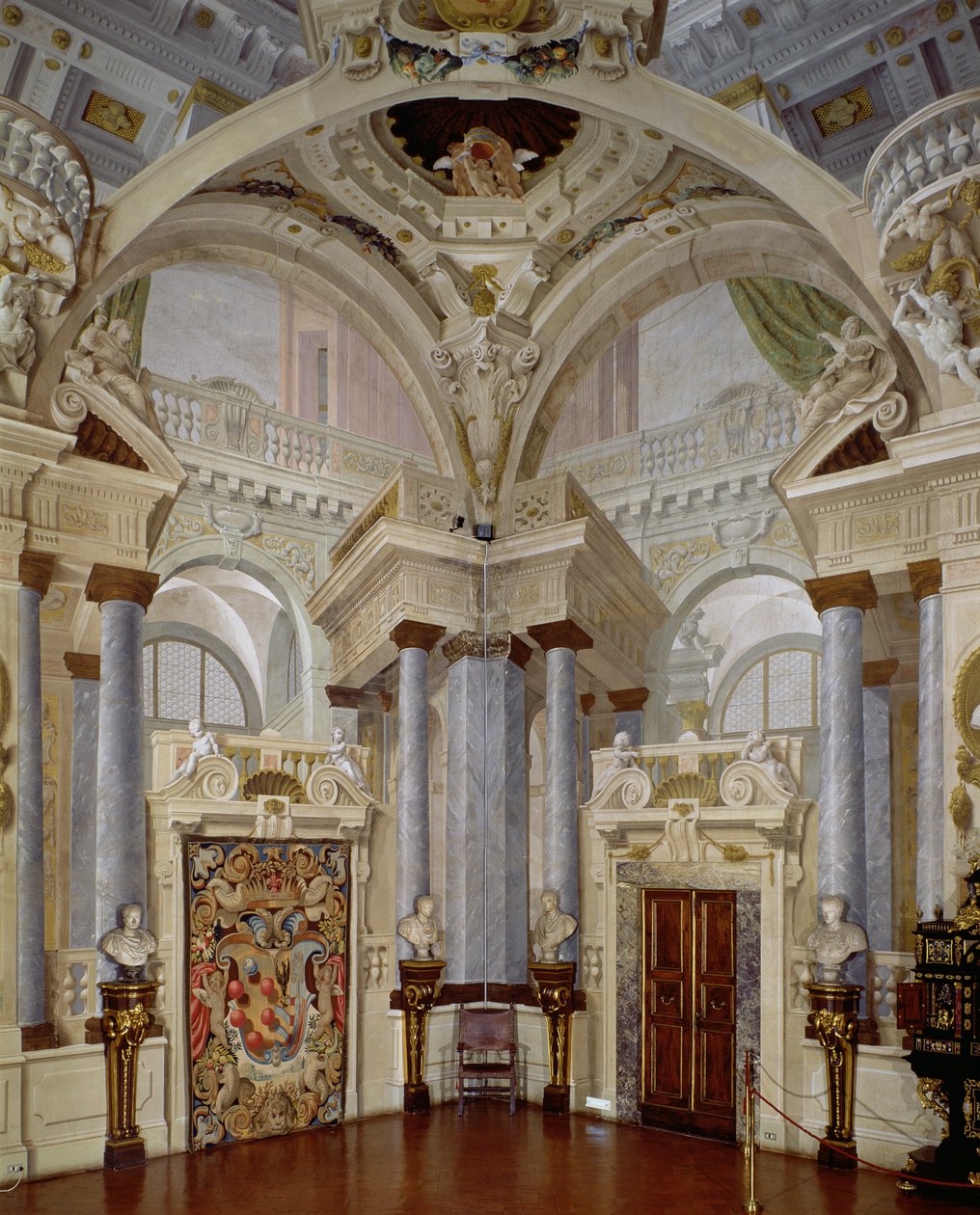 Sala dellUdienza（观众大厅）1638-44的内部视图 作者 安吉洛和米特利·科隆纳