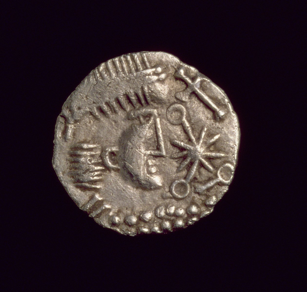 Thrymsa，符文&39;康斯坦丁&39;型（正面）（金）（反向看168079） 作者 盎格鲁撒克逊人