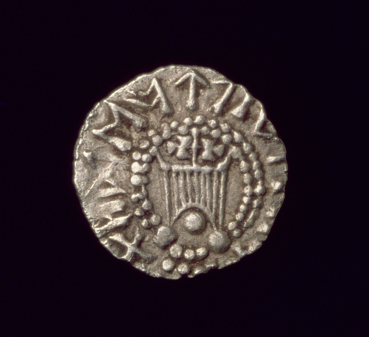 Thrymsa，符文&39;康斯坦丁&39;型（正面）（金）（反向看168079） 作者 盎格鲁撒克逊人