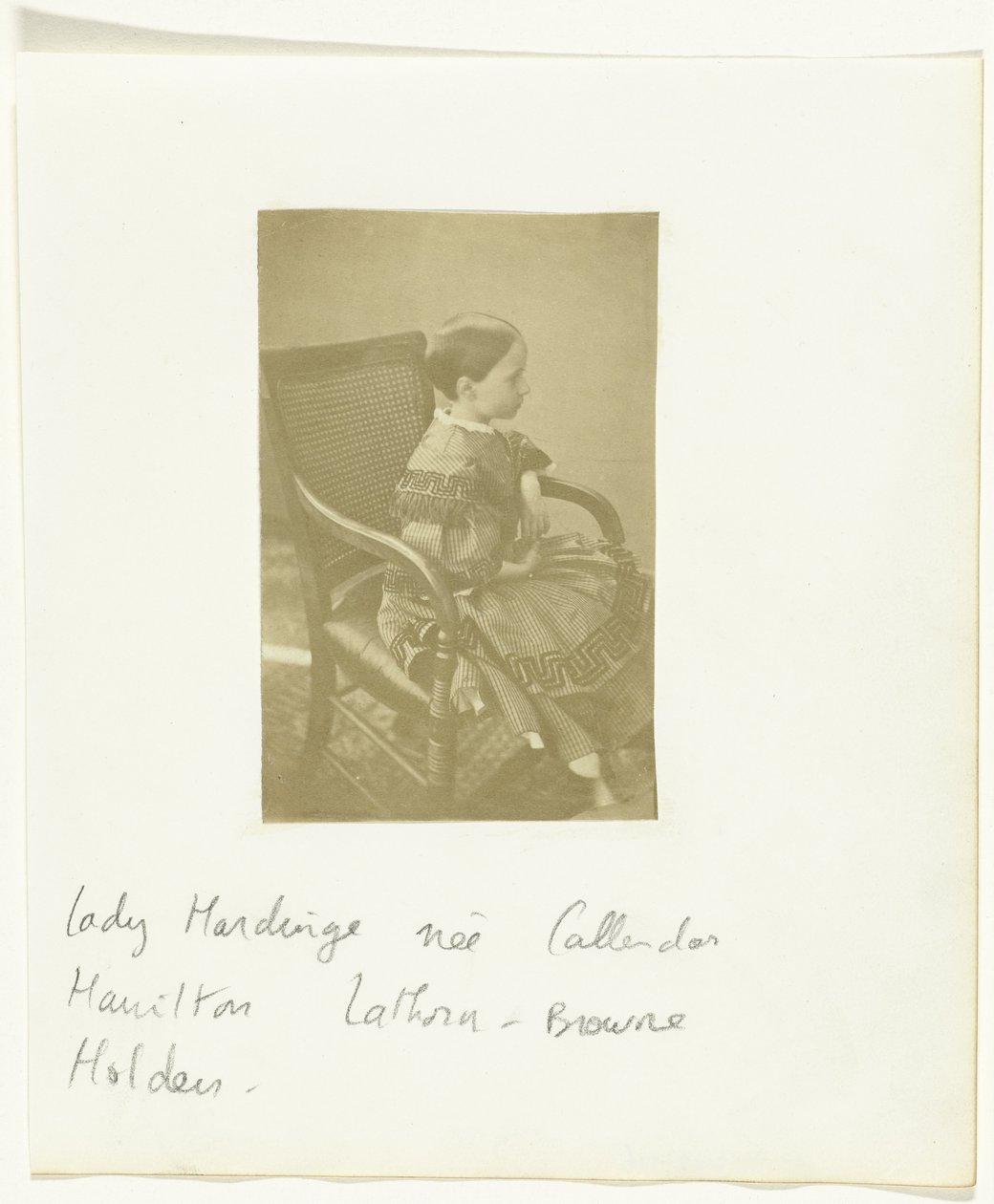 被确认为卡伦德-汉密尔顿-拉瑟恩-布朗-霍尔登（Hardinge née Callender Hamilton Lathorn-Browne Holden）夫人的女孩肖像 作者 无名氏