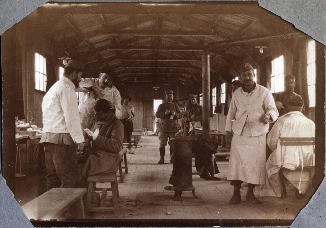1914-1918年第一次世界大战：法国伤兵的更衣室。法国下诺曼底Couville dans la Manche（下诺曼底）。1917年5月匿名摄影。私人收藏，斯特拉。 作者 匿名匿名