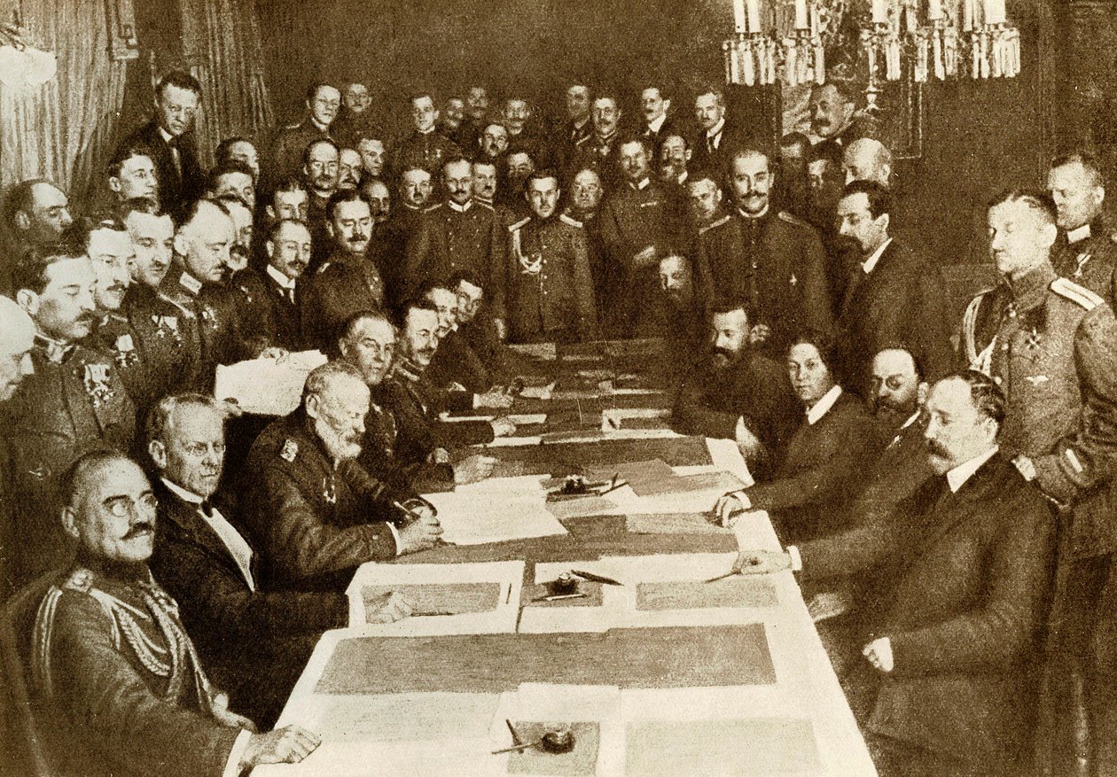 First World War: signing of the Peace Treaty of Brest Litovsk (Brest-Litovsk) on 03/03/1917 between the Germans and Russians. The Bolshevik Empire has different territories to Germany. Representatives of central empires (or Triple Alliance, Germany, Austri 作者 匿名匿名
