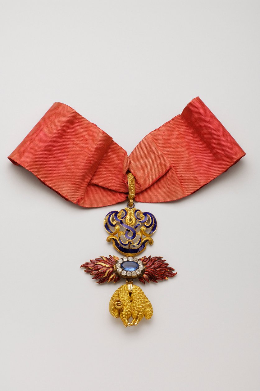Order of the Golden Fleece: Spanish Golden Fleece - Insignia belonging to Jean Charles de Saldanha Oliveira e Daun (1790-1876) - Middle 19th century - Gold, diamonds, sapphire and emals - H 10,6 cm; w 7,6 cm; weight: 96 g - Private collection 作者 匿名匿名