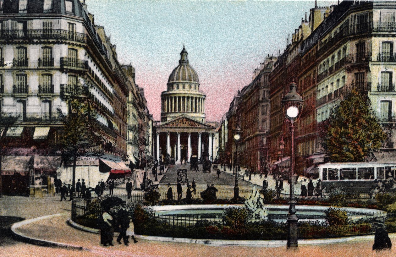 Paris: view of rue Soufflot and Pantheon. Photograph of 1920 in “” Artistic Album”” of the city of Paris. Private collection. 作者 匿名匿名