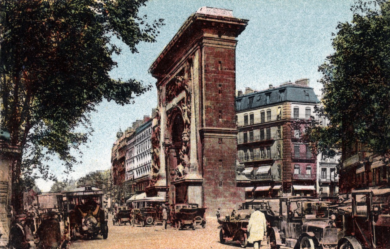 巴黎：圣丹尼斯大道和圣丹尼斯门（Saint-Denis）的景观，该门由弗朗索瓦-布朗德尔（1618-1686）于1672年建造。巴黎市 "艺术专辑 "中1920年的照片。私人收藏。 作者 匿名匿名