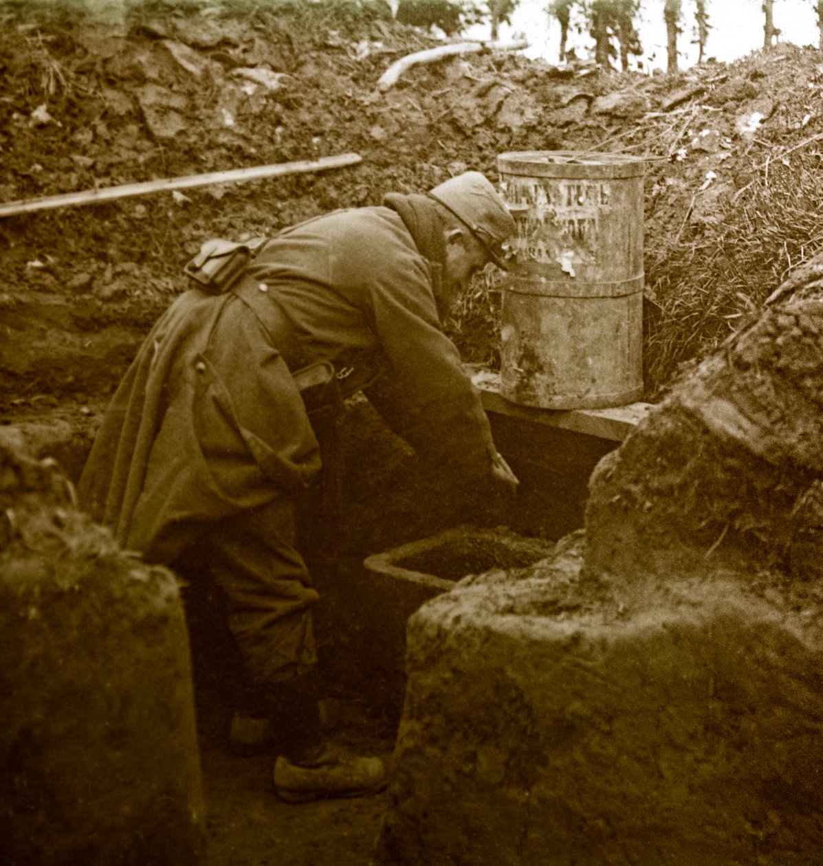 Photography - Stereo glass plate on the First World War: A washbasin improvise in a trench, Private Collection 作者 匿名匿名