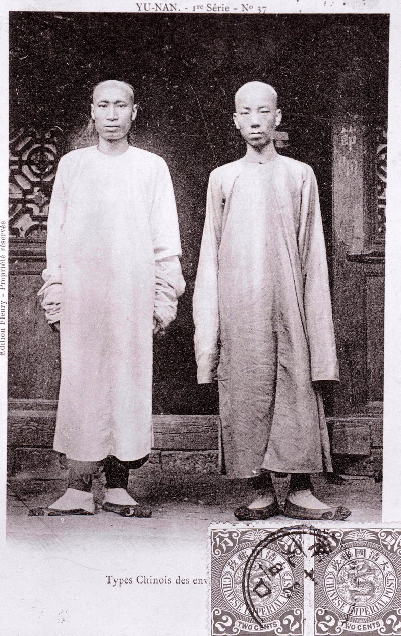 20世纪初中国云南传统服饰摄影中的两位中国人肖像 - 私人收藏 作者 匿名匿名