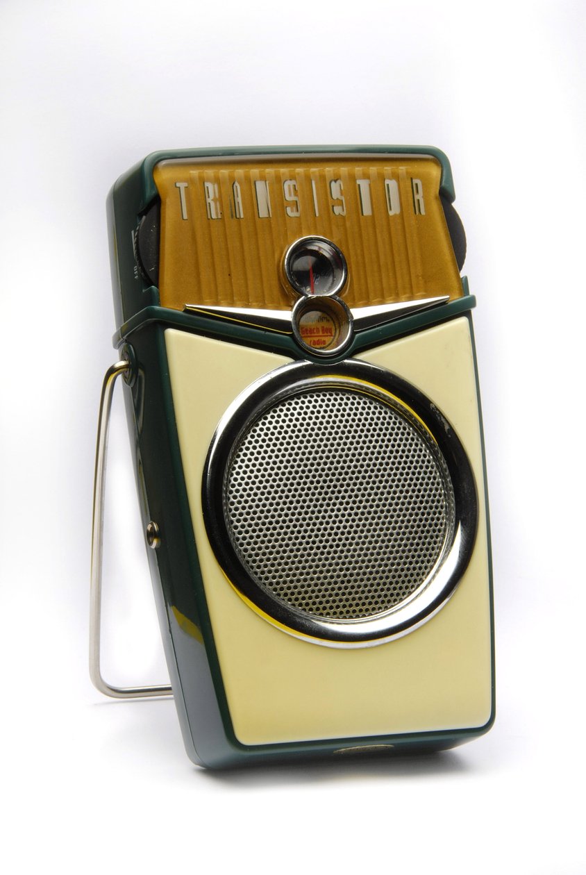 静态的TRANSISTOR RADIO或POCKET RADIO或TRANSISTOR PORTABLE RADIO。 作者 匿名匿名