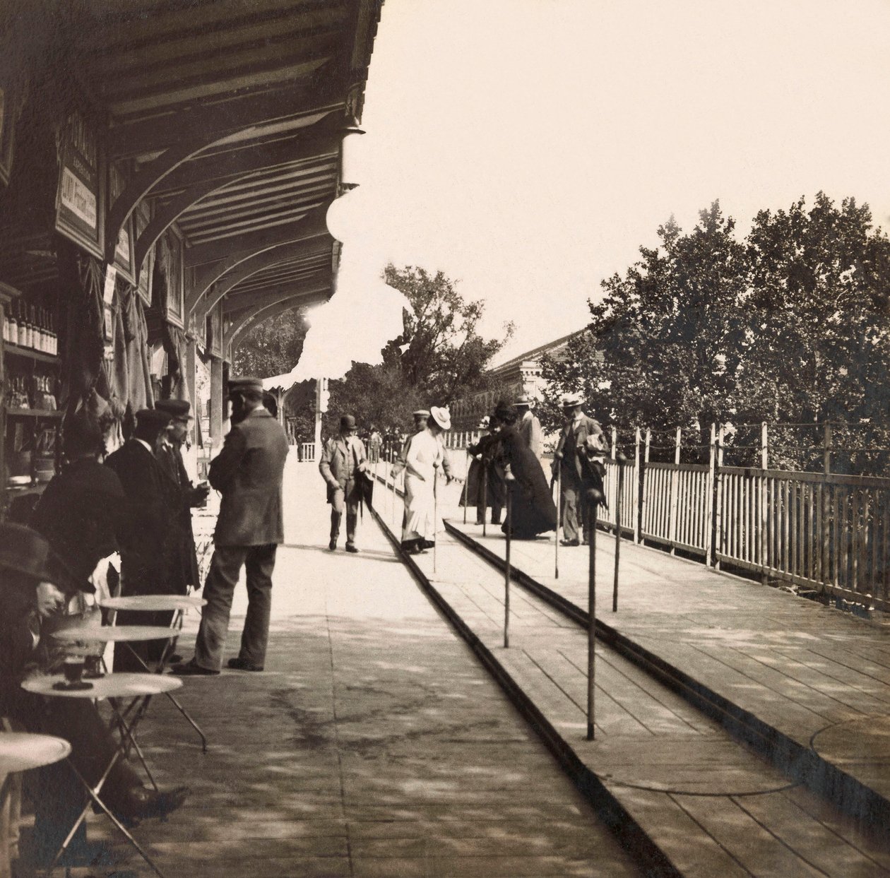 Universal Exposition of 1900 - Exposition Universelle de 1900 in Paris: The rolling sidewalk - private collection 作者 匿名匿名