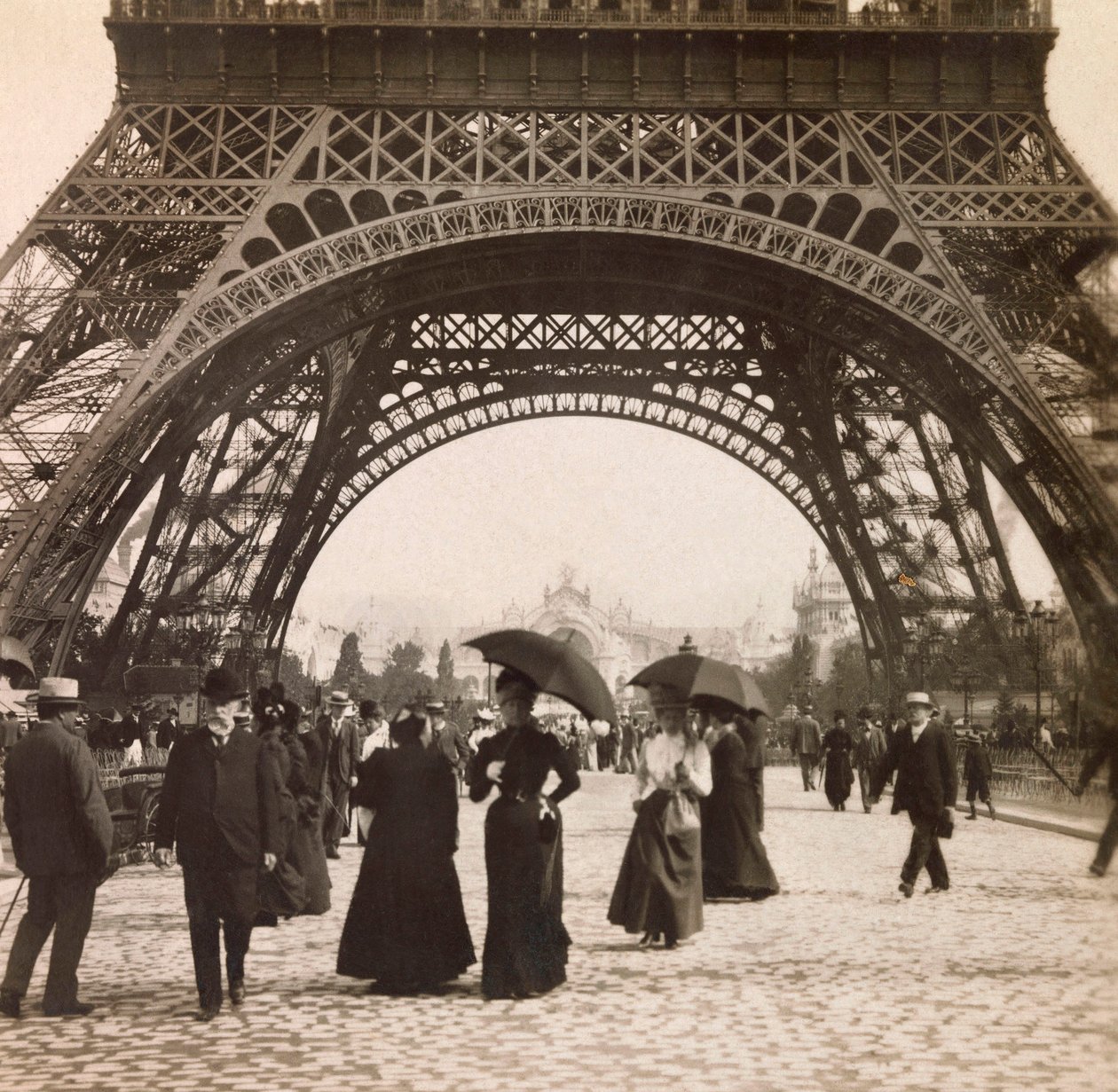 Universal Exposition of 1900 - Exposition Universelle de 1900 in Paris: View under the Eiffel Tower - private collection 作者 匿名匿名