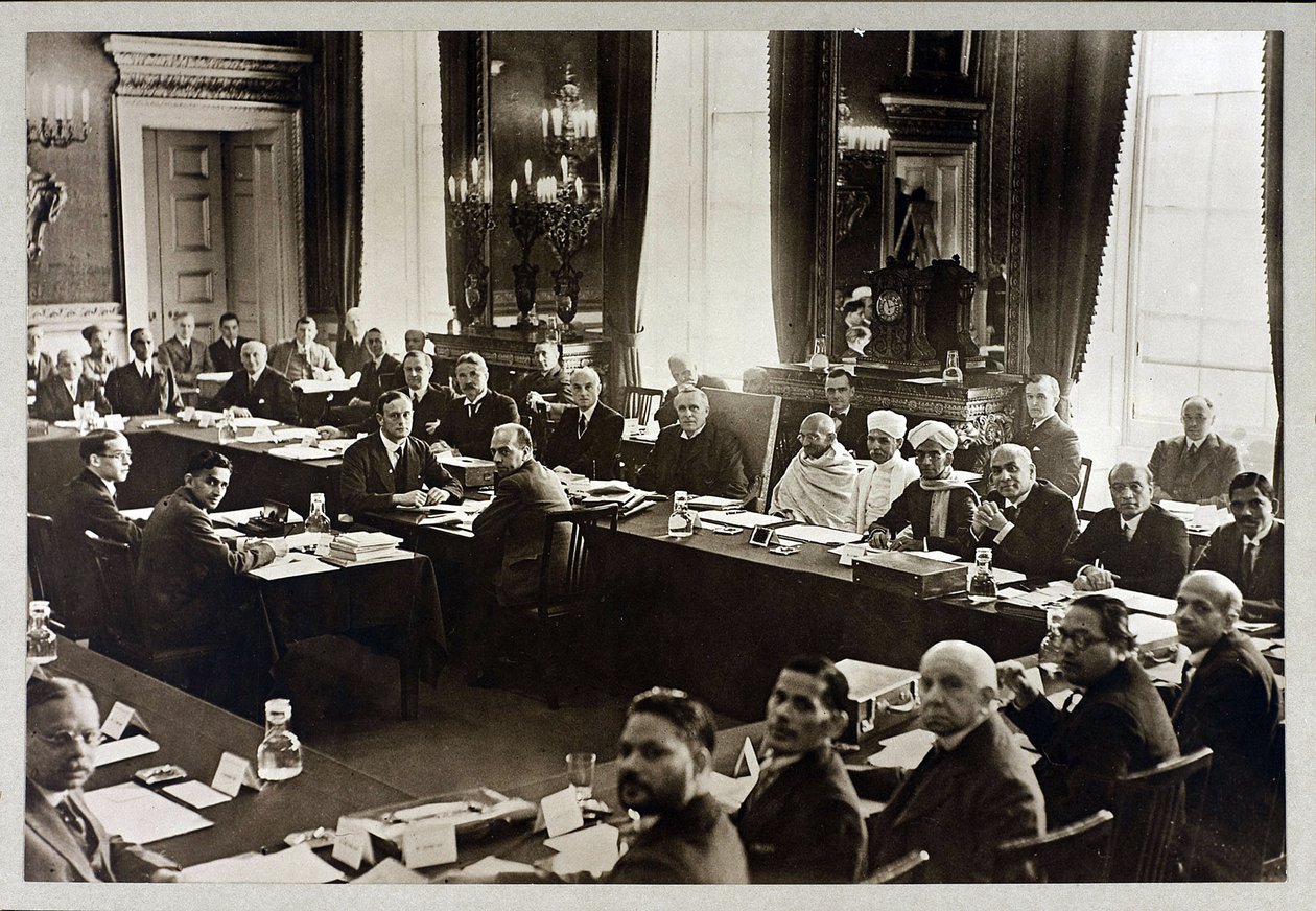 deuxieme conference de la Table ronde - Mahatma Gandhi - 在伦敦举行的第二次圆桌会议，匿名。银胶摄影 作者 匿名匿名