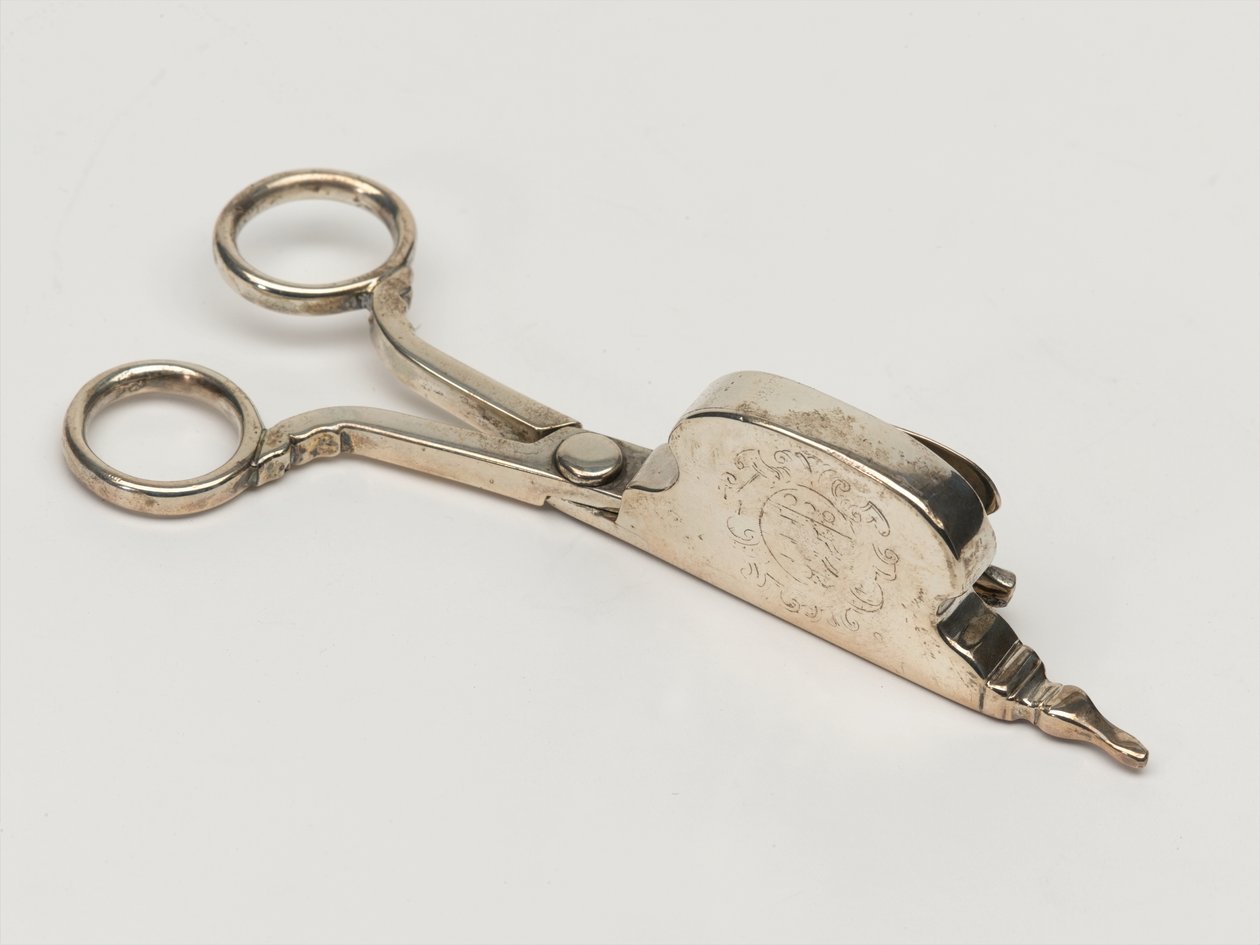 Candle snuffer, Board of Ordnance, c.1696 (snuffer) 作者 安东尼·内尔梅