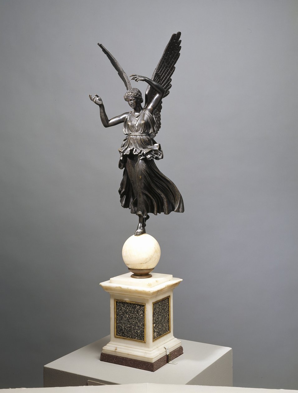 胜利，约1813年（青铜和雪花石膏） 作者 安东尼奥·卡诺瓦