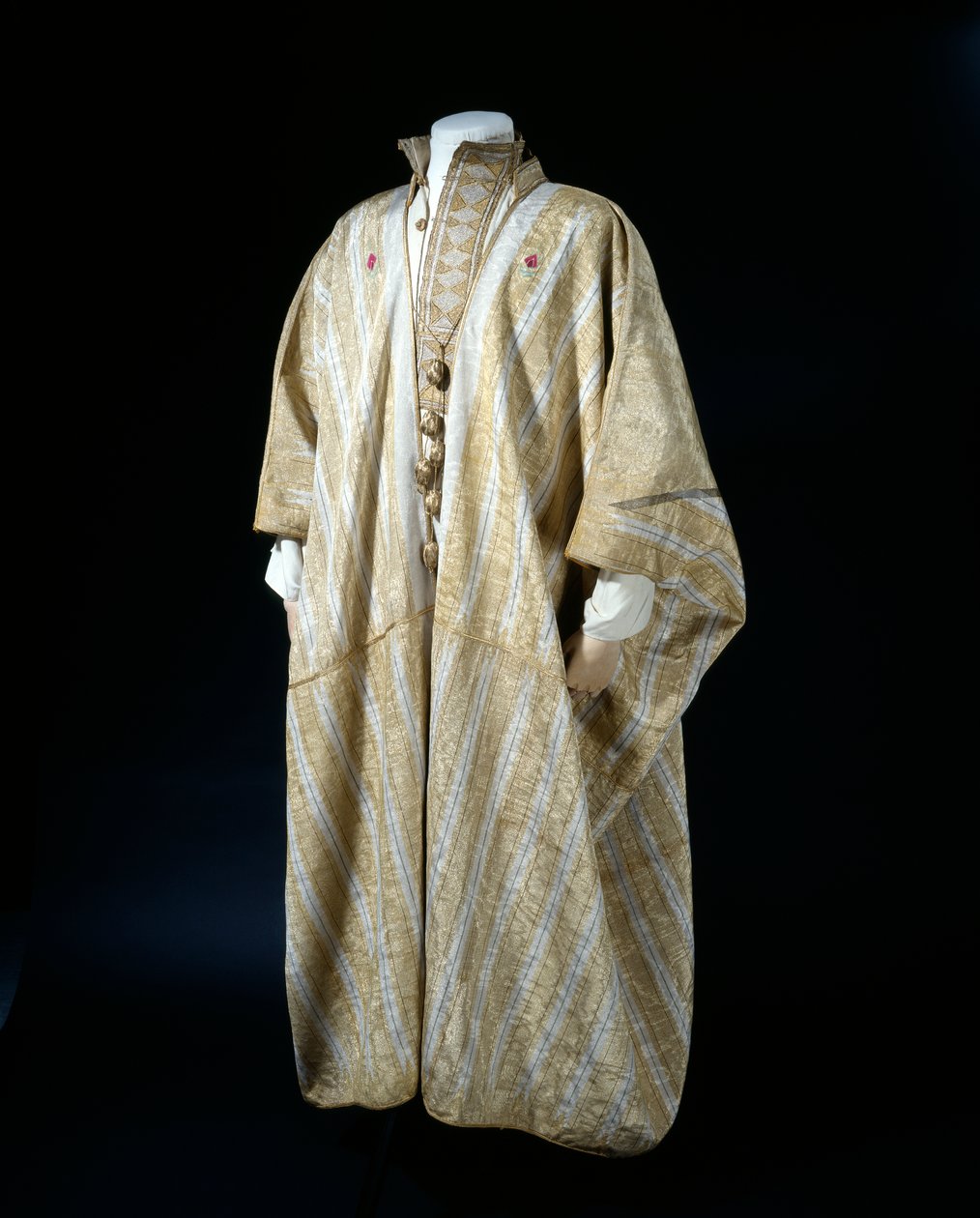 阿拉伯长袍，阿拉伯半岛，1916年（丝绸与金和银线） 作者 阿拉伯语学校