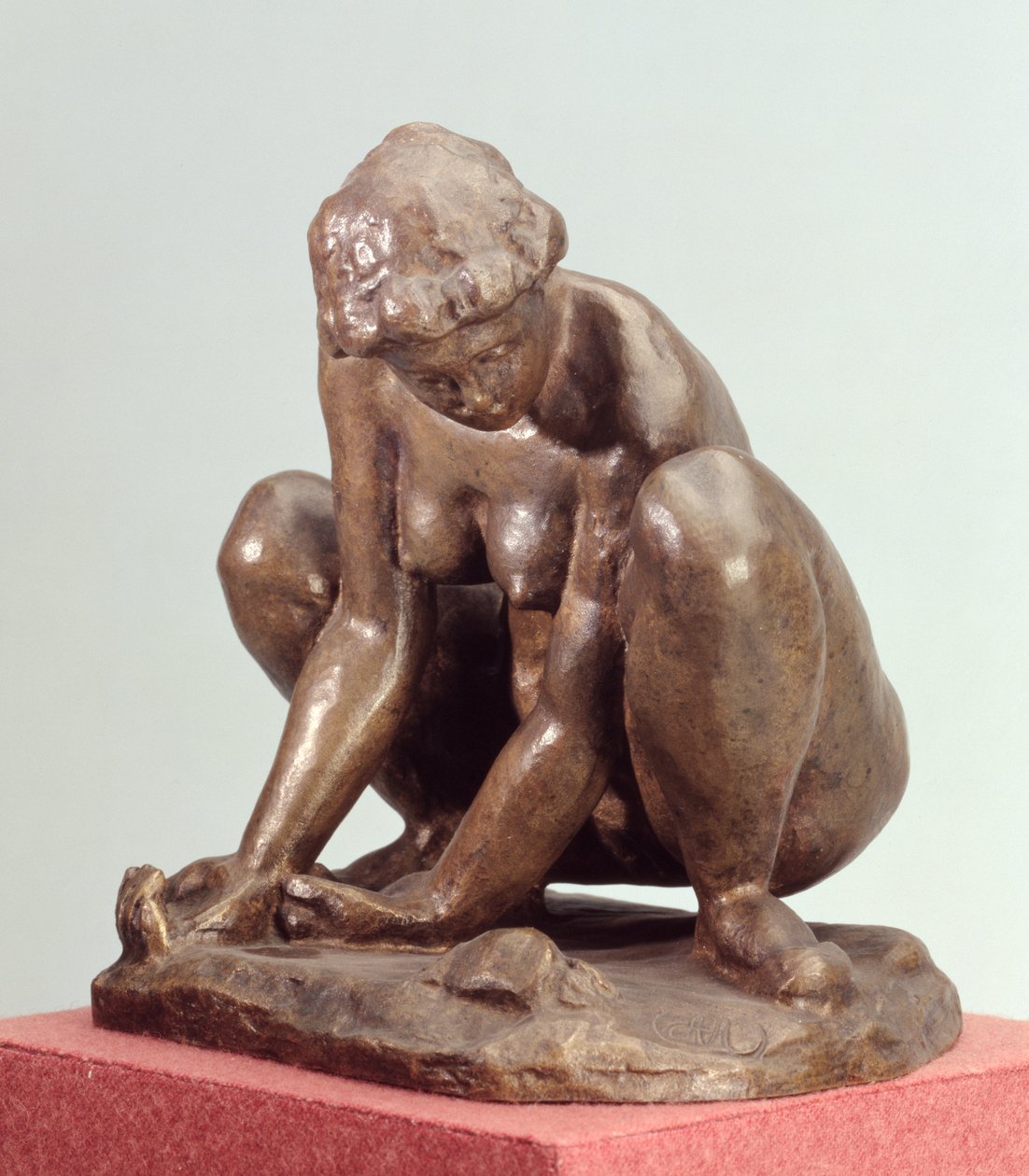 蹲伏的女人，1900-02（青铜） 作者 阿里斯蒂德·马约尔