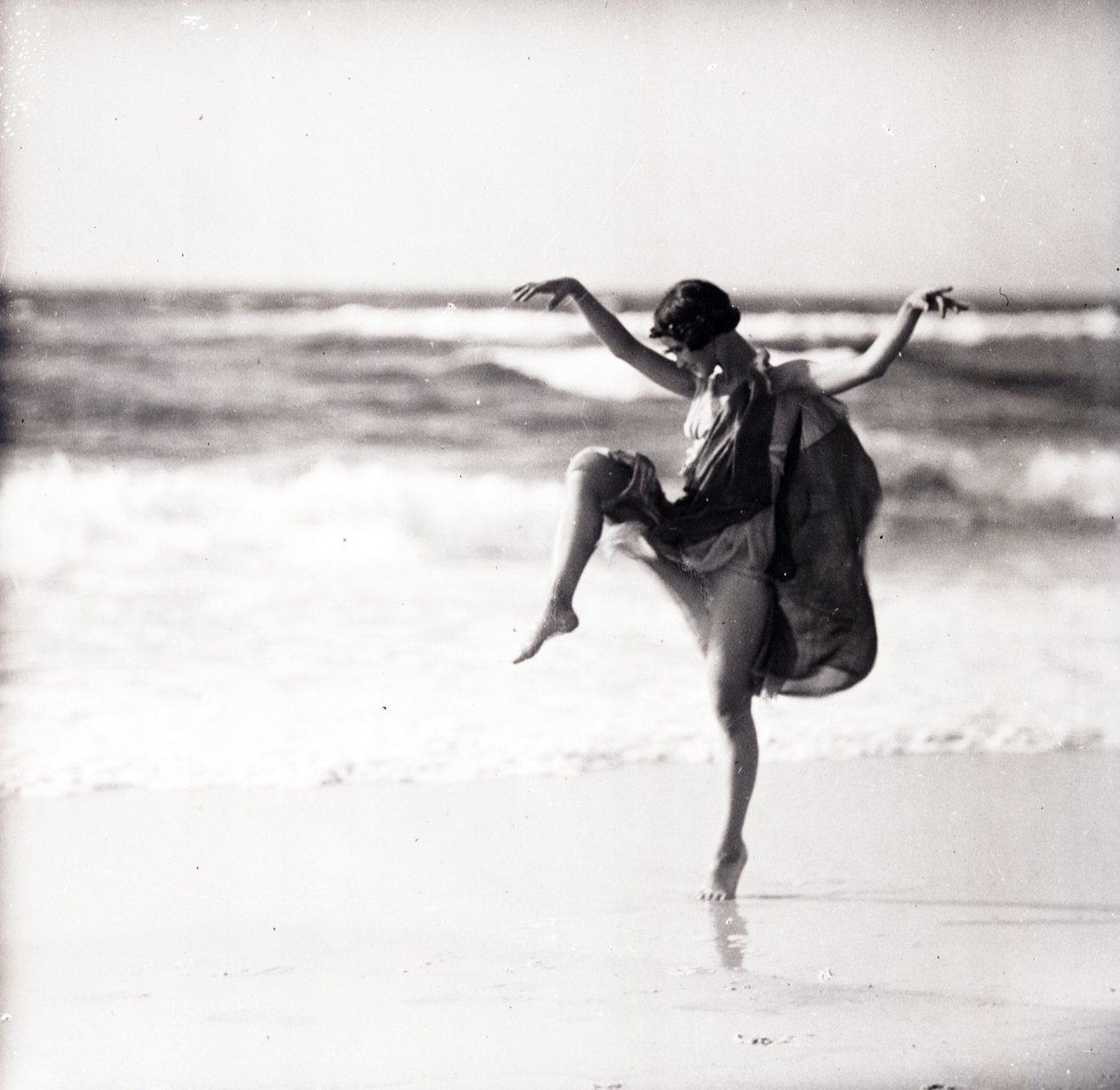 舞蹈家Anna Denzler，1921年（bw照片） 作者 阿诺德·根特（Arnold Genthe）