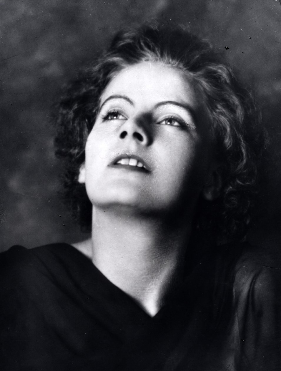 Greta Garbo，1925年（bw照片） 作者 阿诺德·根特（Arnold Genthe）