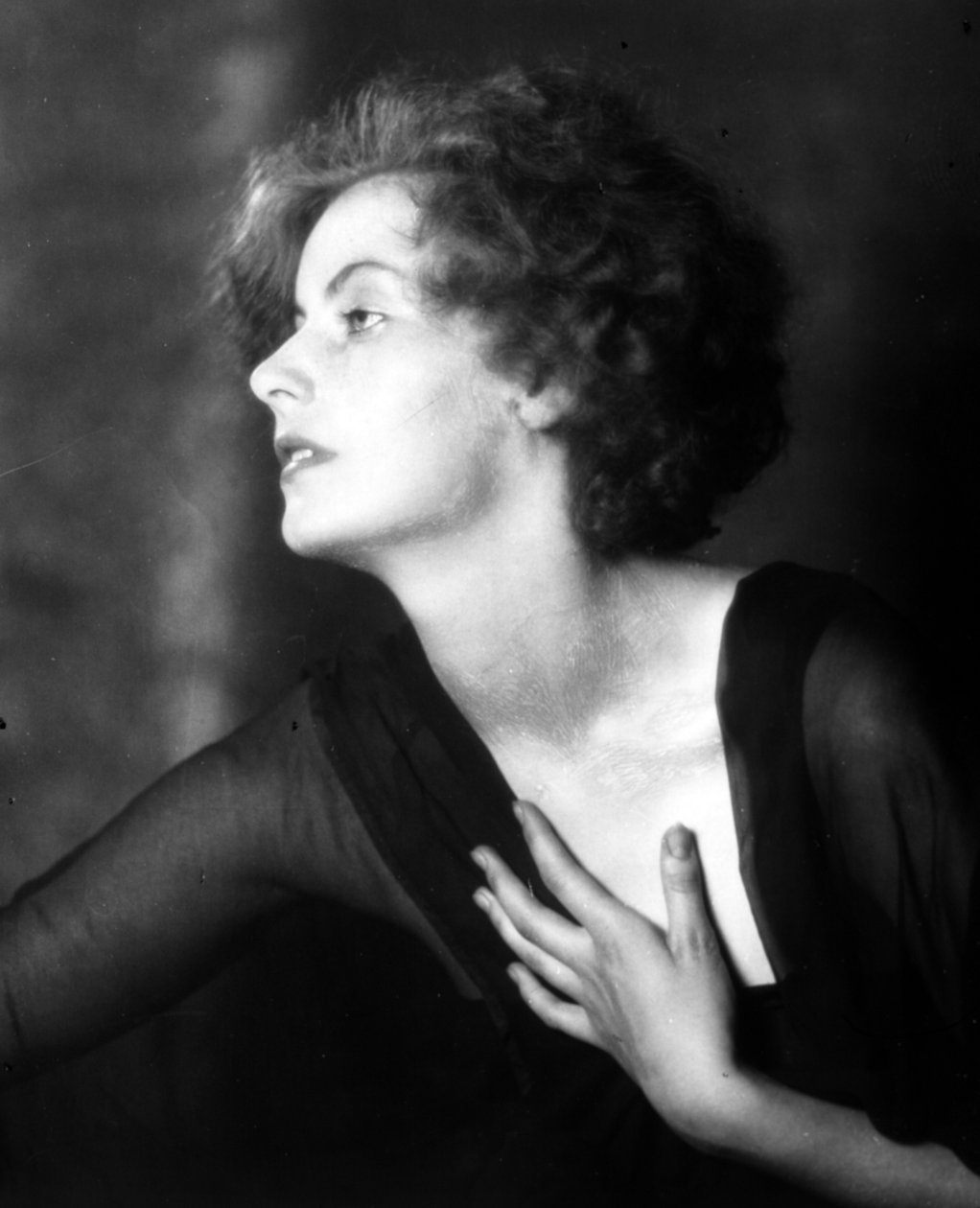 Greta Garbo，1925年（bw照片） 作者 阿诺德·根特（Arnold Genthe）