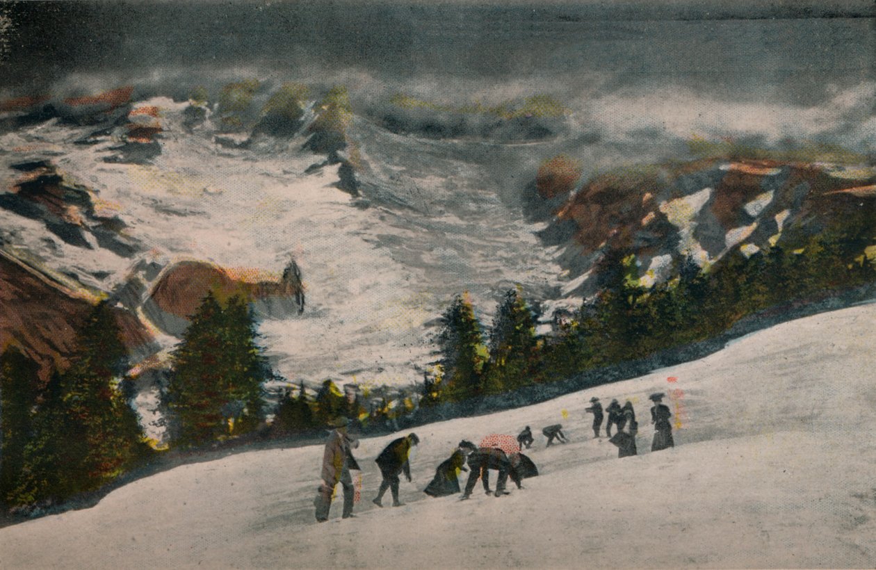 在仲夏，天堂谷打雪仗。雷尼尔国家公园（c1916） 作者 阿萨尔·柯蒂斯（Asahel Curtis）