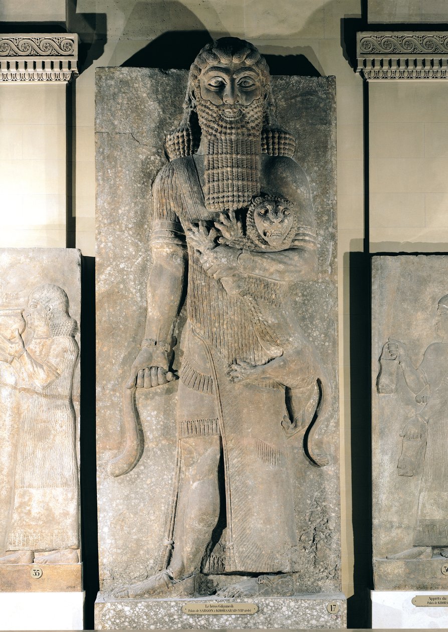 英雄吉尔加梅什持有他捕获的狮子，在公元725年（石膏）Khorsabad（伊拉克）的萨尔贡二世宫石头浮雕 作者 亚述学校