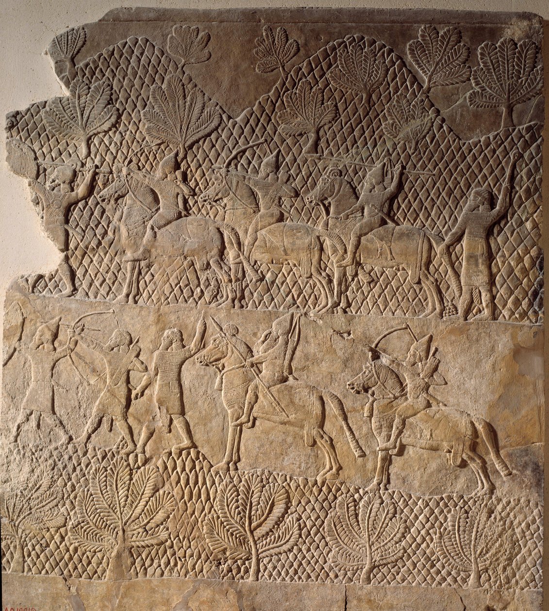 东方的古代艺术：战斗场景。亚述Assurbanipal宫的低浮雕（公元前7世纪）。巴黎，卢浮宫博物馆 作者 亚述人