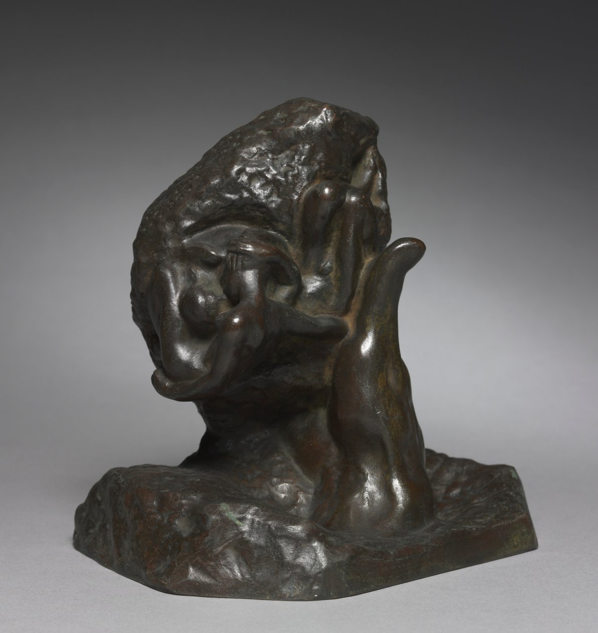 上帝之手c。 1880年-1917年。 作者 奥古斯特·罗丹（Auguste Rodin）