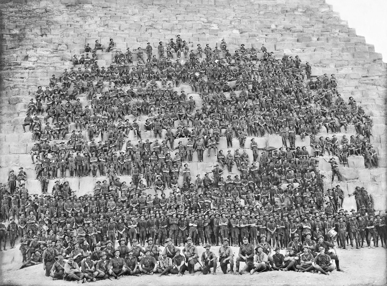 1915年1月10日，AIF第3旅第11营的所有原始官兵的集体肖像 作者 澳大利亚摄影师