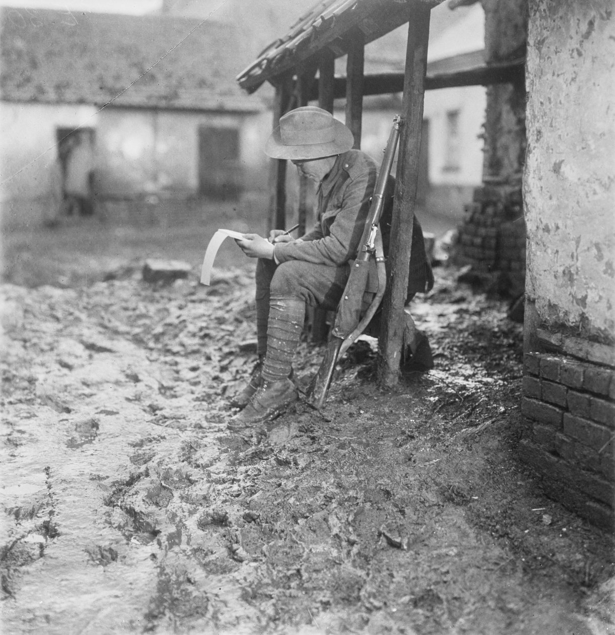 在Flesselles的方坯。 1916年11月17日至30日，澳大利亚第二营的一名成员继续他的通信 作者 澳大利亚摄影师