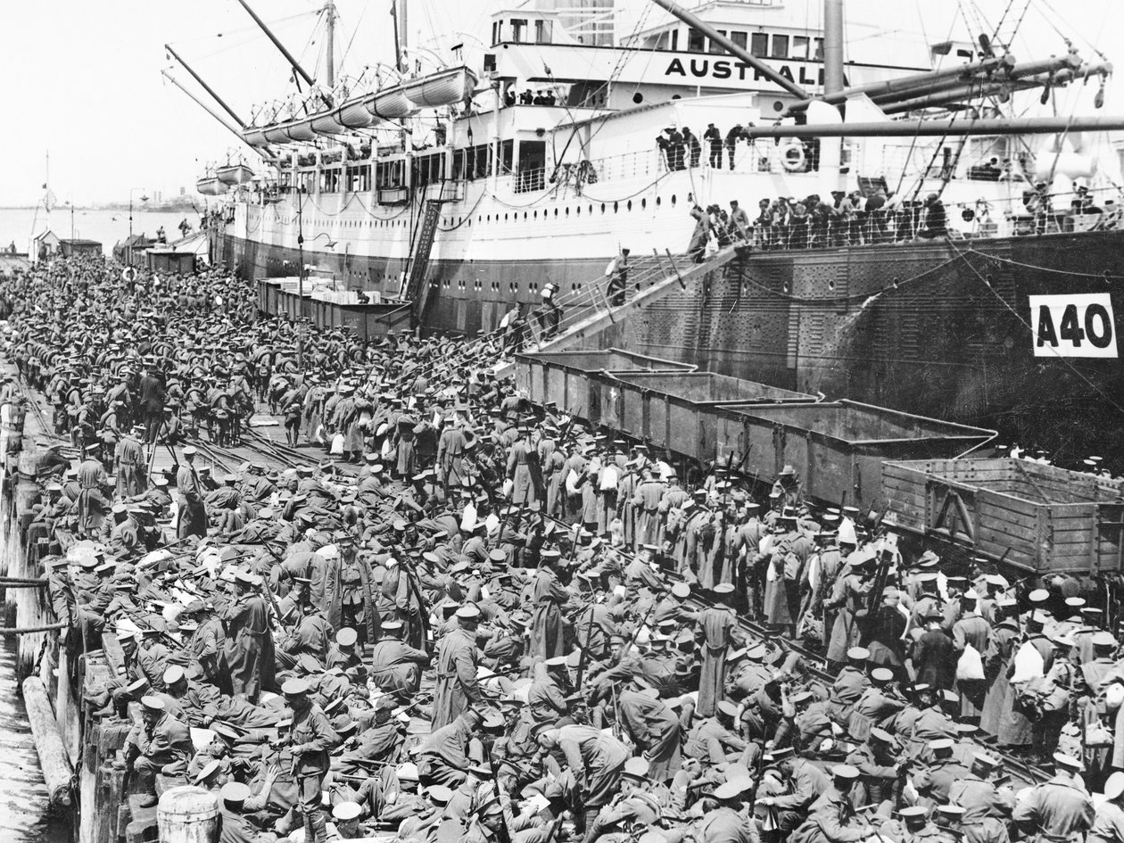 部队于1915年在A40 HMAT陶瓷上登上墨尔本港 作者 澳大利亚摄影师