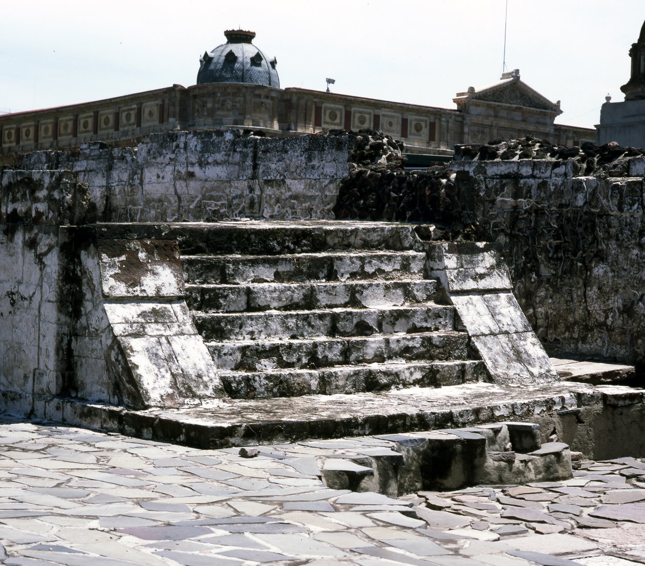 Temple A的北庭院，Templo Mayor，Late Post Classic时期 作者 阿兹台克人