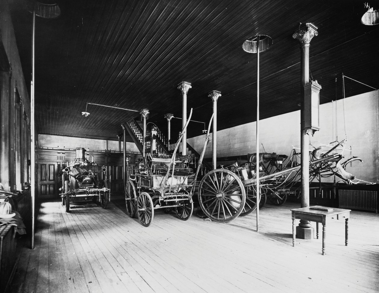美国伊利诺伊州芝加哥市第40号发动机室，约1905年（黑白照片）。 作者 巴恩斯和克罗斯比