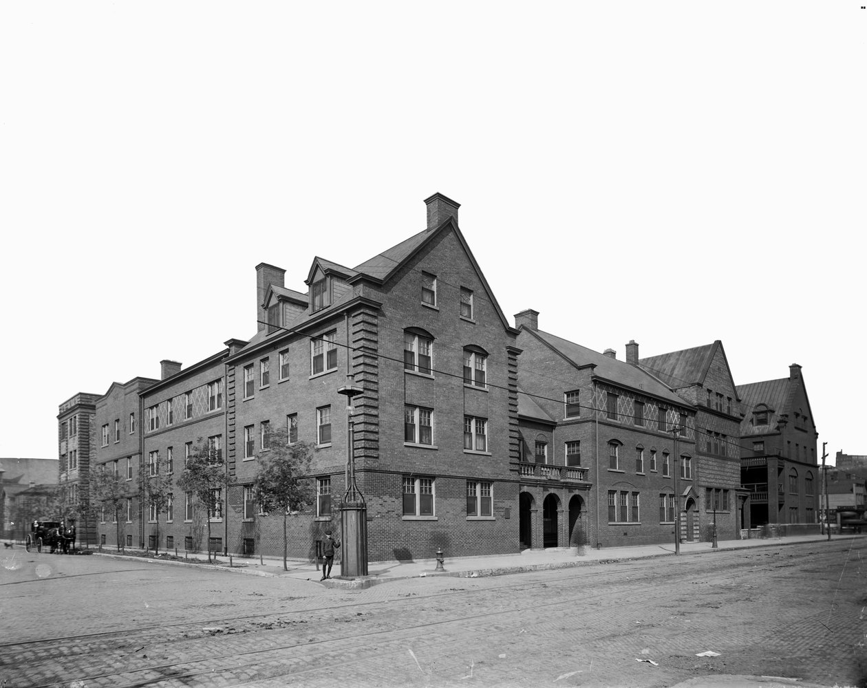 美国伊利诺伊州芝加哥的赫尔宫，约1905年（黑白照片）。 作者 巴恩斯和克罗斯比