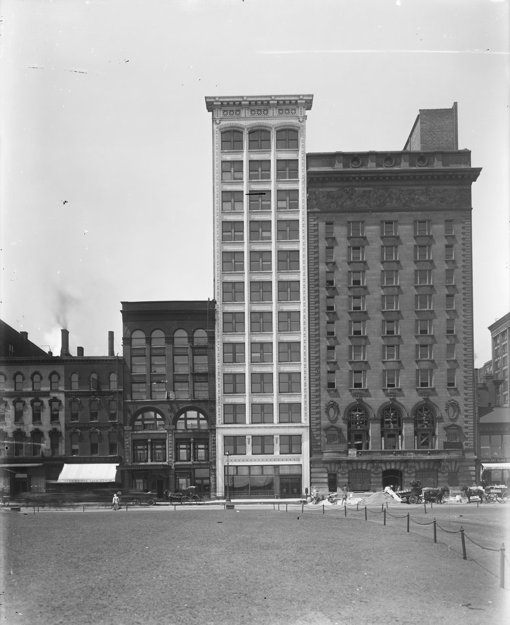 美国伊利诺伊州芝加哥市湖景大楼（市法院大楼），约1908年（黑白照片）。 作者 巴恩斯和克罗斯比
