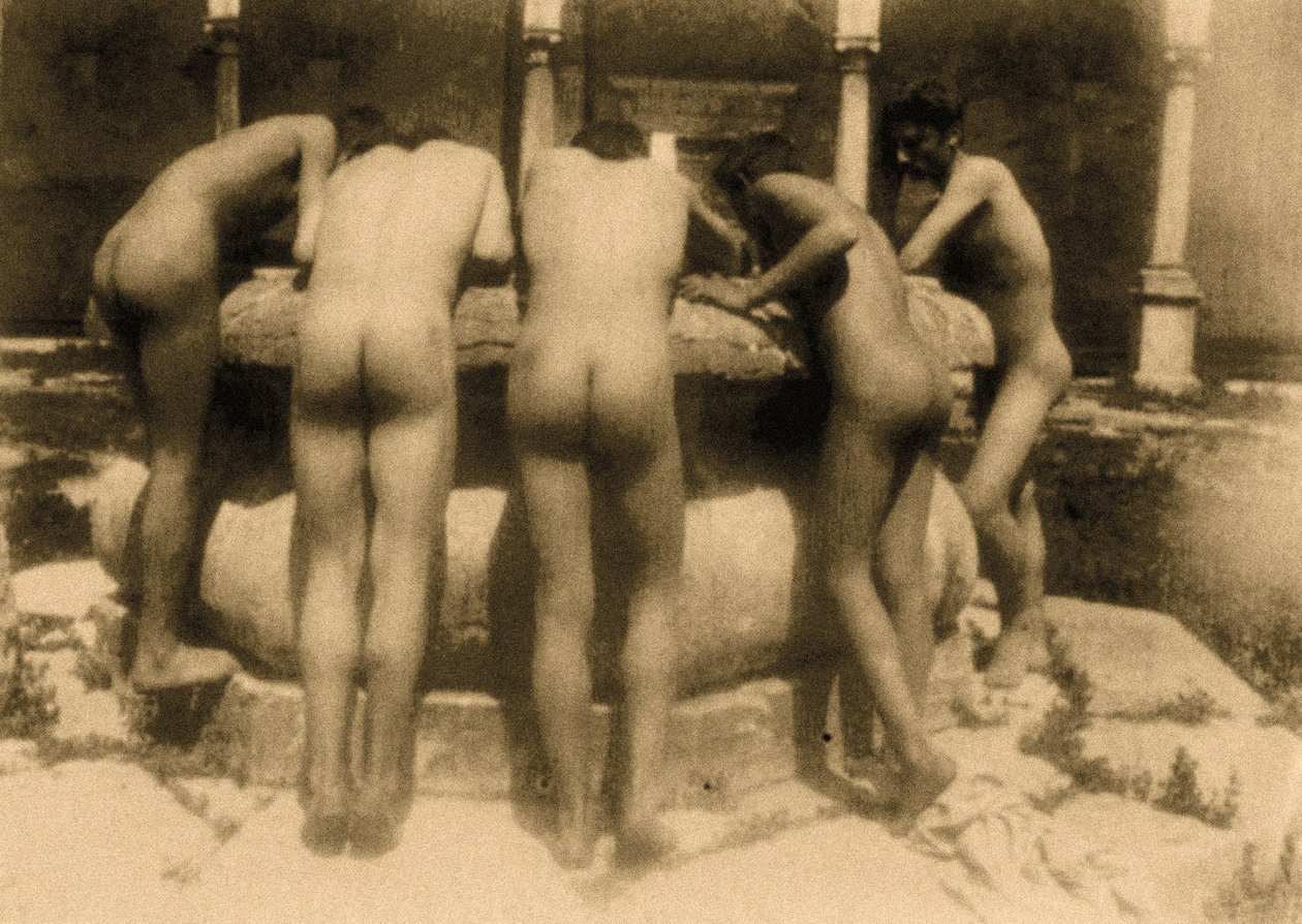研究五个男孩俯视井，西西里岛，C.1900（棕褐色照片） 作者 威廉·冯·格洛登男爵