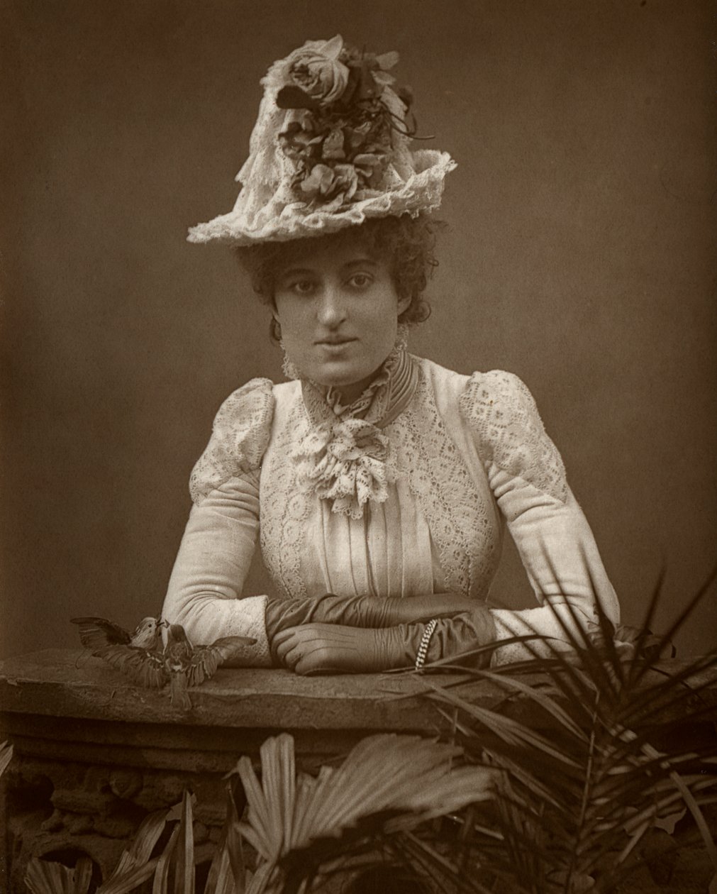 英国女演员西茜·格雷厄姆（Cissy Grahame），1886年在《扒手》中。 作者 巴罗德