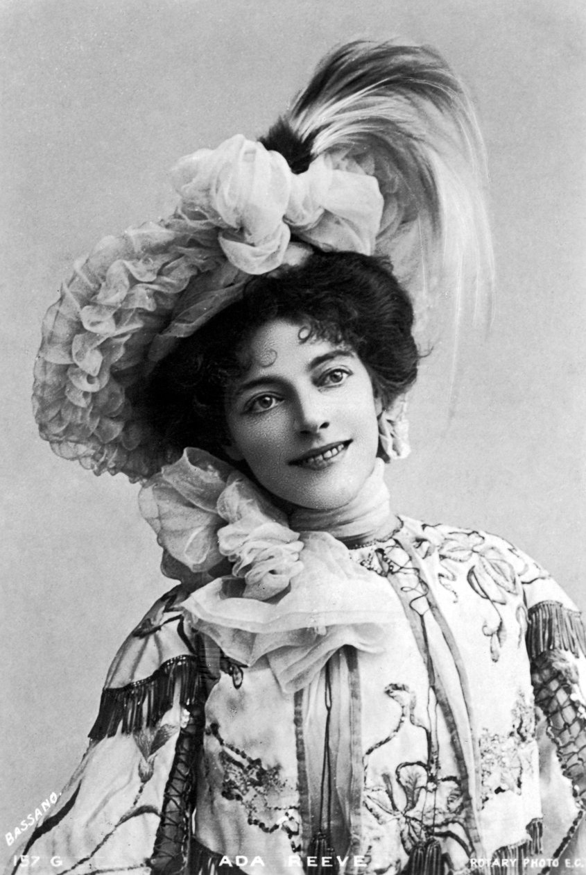艾达·里夫（Ada Reeve）1873-1966，英国女演员，1903年。 作者 巴萨诺工作室