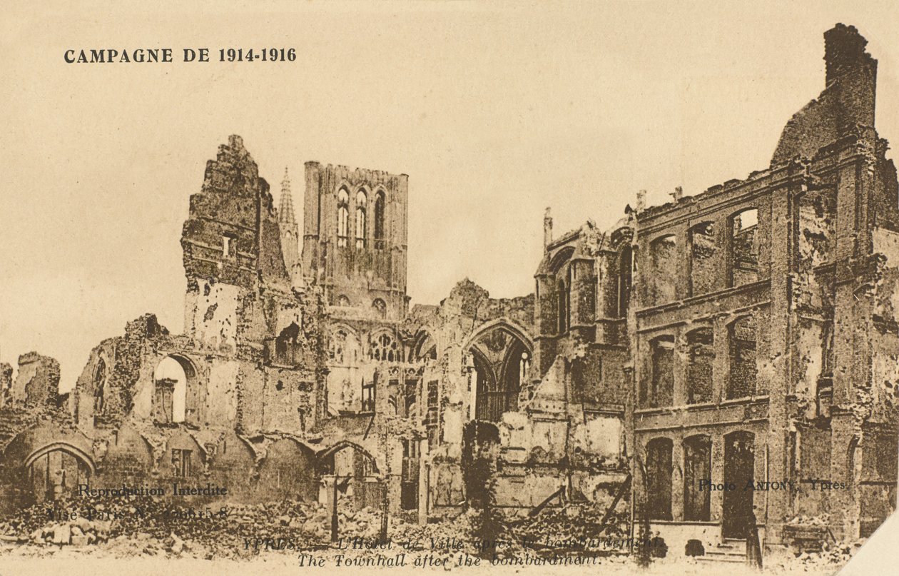 轰炸后的Hotel de Ville，伊普尔，1915年 作者 比利时摄影师