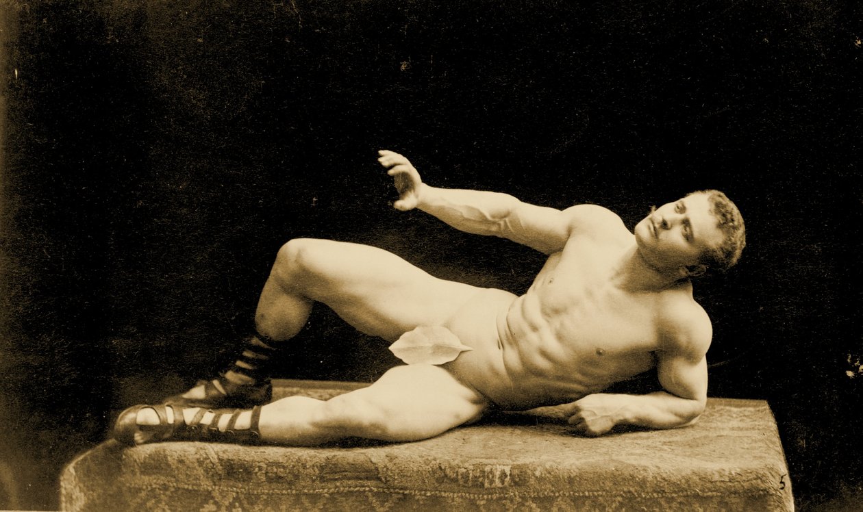 Eugen Sandow，古典古希腊罗马姿势，穿着无花果叶，c.1894 作者 本杰明·福克