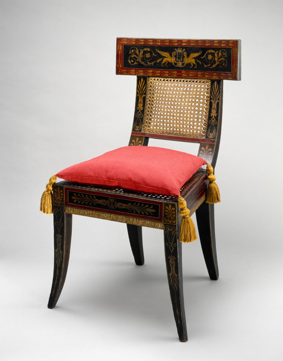 一对侧椅之一，c.1808（黄杨树，橡树，枫树，白松和藤） 作者 本杰明·亨利·拉特罗布