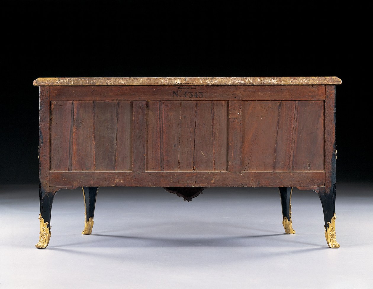 马桶，约1745年（安装在日本moloru漆器和黑檀木） 作者 伯纳德·范·瑞森伯格二世