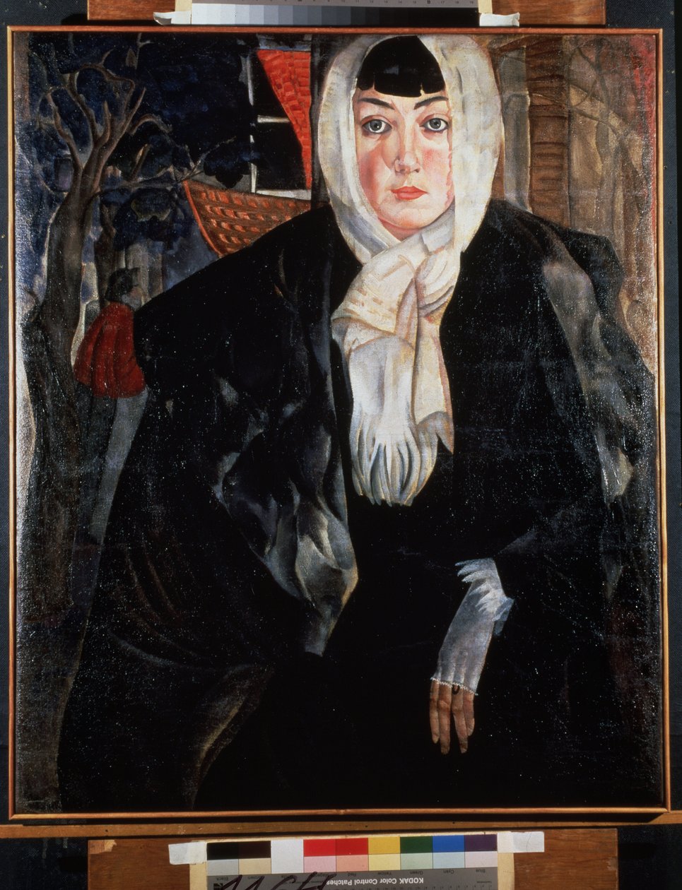 Portrait de femme（女性肖像）。面容忧郁的美丽女性，在街上，头戴围巾，身穿黑色大衣，不慌不忙地倚靠着，露出一只戴着白色手套的纤纤玉手。博的作品 作者 鲍里斯·德米特里耶维奇·格里戈里耶夫