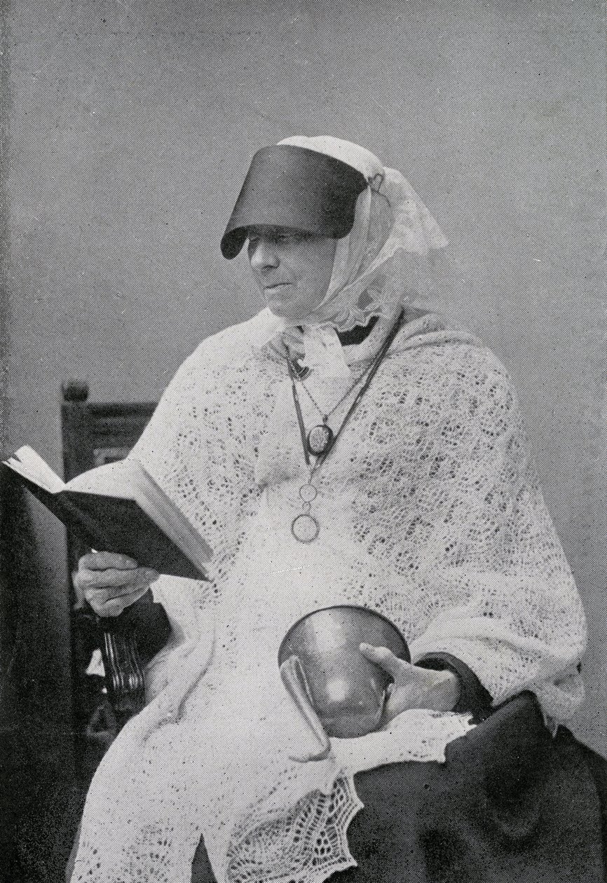 罗伯特路易斯史蒂文森的姨妈简·怀特·巴尔福（Jane Whyte Balfour）拍摄了阅读并拿着耳朵小号的照片 作者 英国摄影师