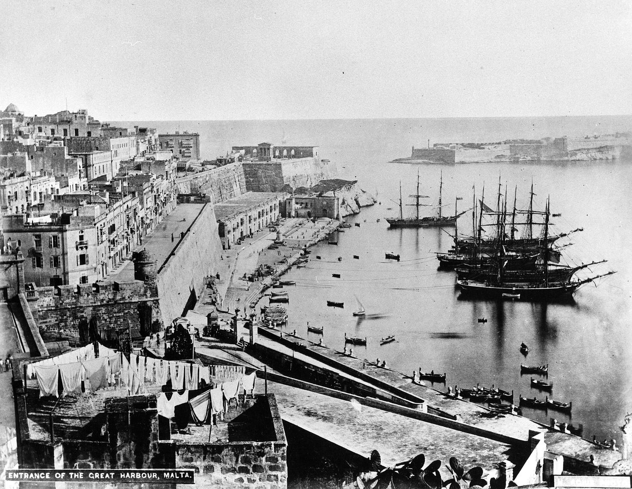 进入大港口，马耳他，1880年 作者 英国摄影师